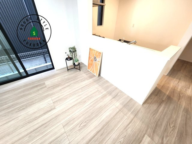 福岡市東区名島3丁目第1-1棟(1号棟)のダイニング|キッチンから立ち込める香りが今日の料理を期待させます。