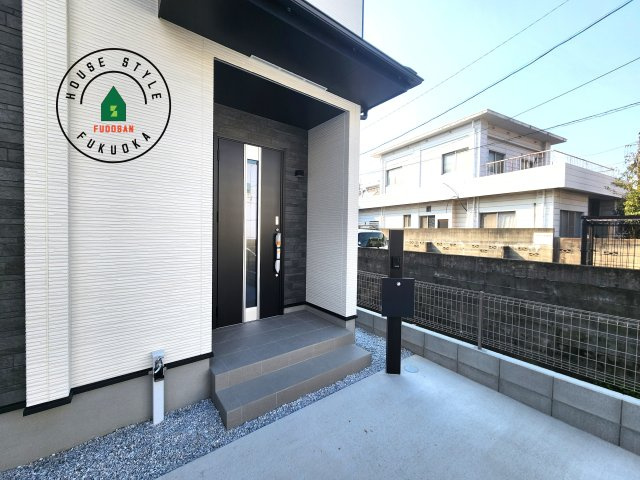 福岡市東区名島3丁目第1-1棟(1号棟)の玄関|おでかけの時も帰った時も、「我が家」を最初に感じでもらえる素敵な空間に。