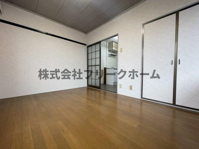 武蔵野市吉祥寺南町３丁目のアパートの居間・リビング
