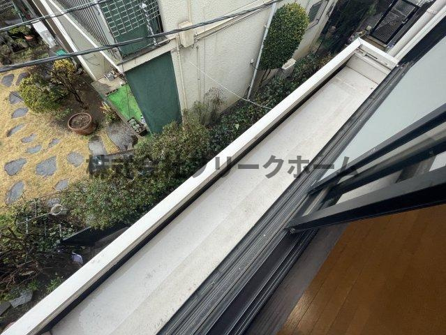 武蔵野市吉祥寺南町３丁目のアパートのバルコニー
