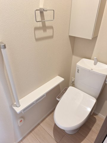 （シニア限定）サンボナールのトイレ|手すり付きでつまづき防止/温水洗浄便座付き