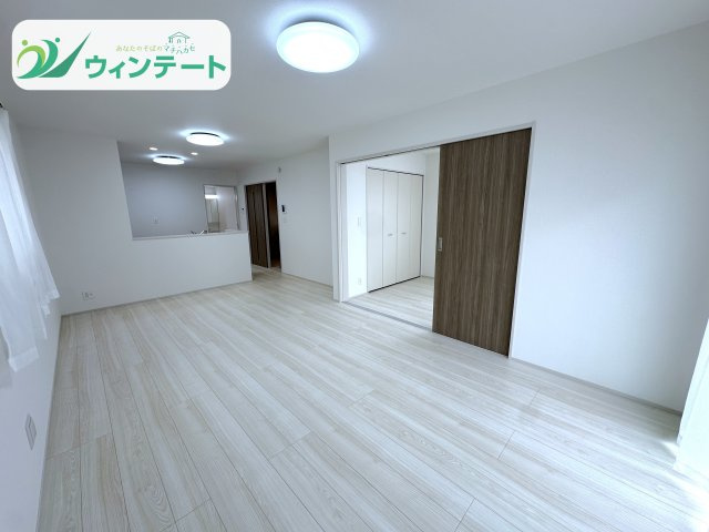 守谷市薬師台7丁目16番　新築戸建の居間・リビング