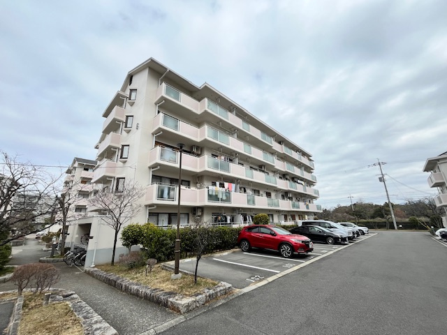 津々山台第二住宅の外観