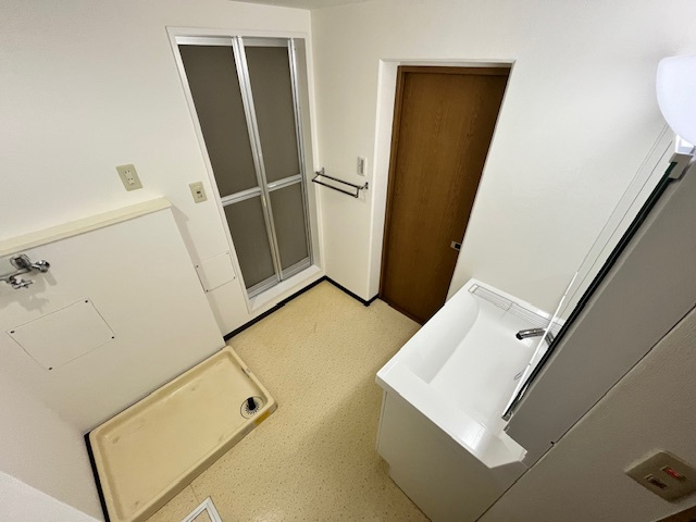 津々山台第二住宅の洗面所