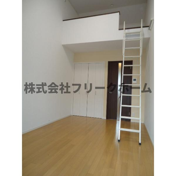 武蔵野市吉祥寺南町２丁目のアパートの居間・リビング