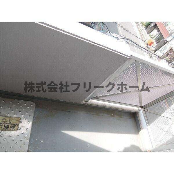 武蔵野市吉祥寺南町３丁目の賃貸マンションのバルコニー