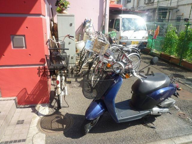 武蔵野市吉祥寺南町３丁目の賃貸マンションの駐車場