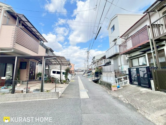 京都市南区久世築山町　中古戸建の前面道路含む現地写真