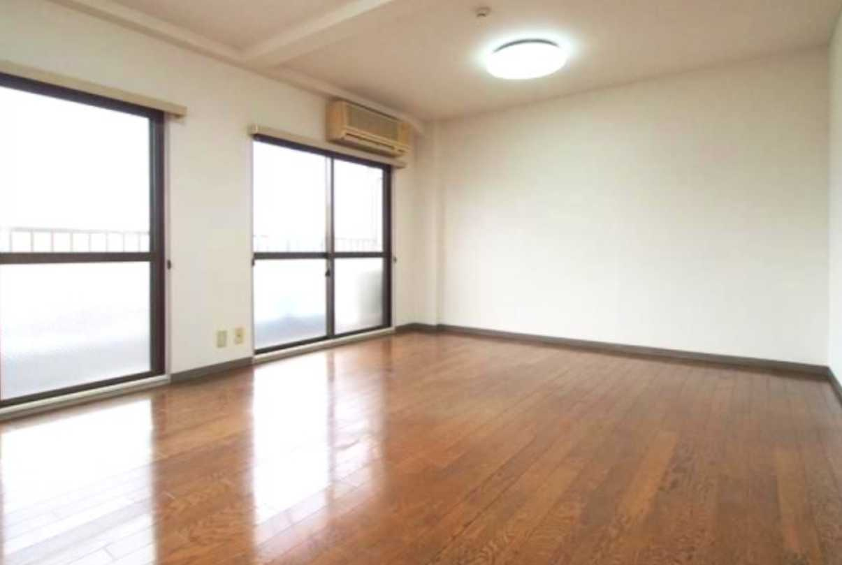 トーリンハイツ桜　角部屋　二人入居相談　最上階の居間・リビング