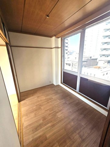 タカギビルの洋室