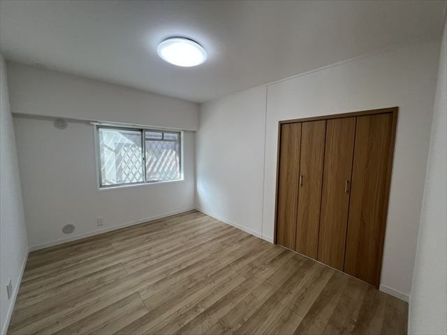 【洋室】 | ネオハイツ高宮 | 角部屋の特権で全居室に窓があり室内は明るく風通しの良い空間です