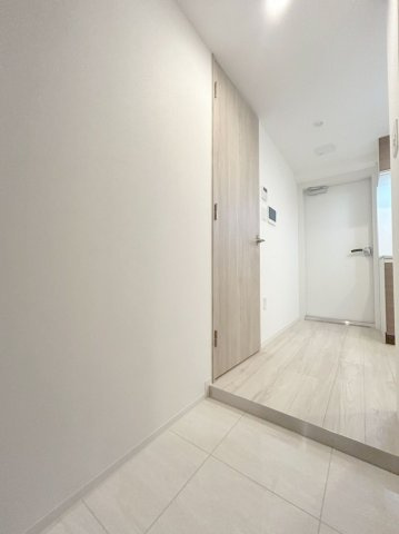 「防音マンション」クリオラモード新江古田サウンドテラスの玄関|明るい玄関です