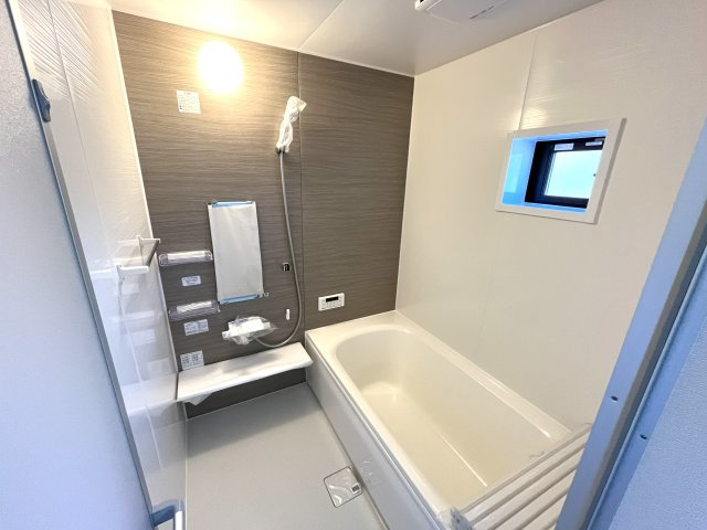 【浴室】 | 仲介手数料無料！須恵小学校に通えるリフォーム済み中古住宅　山陽小野田市大字小野田 | １坪タイプのゆったりとしたお風呂