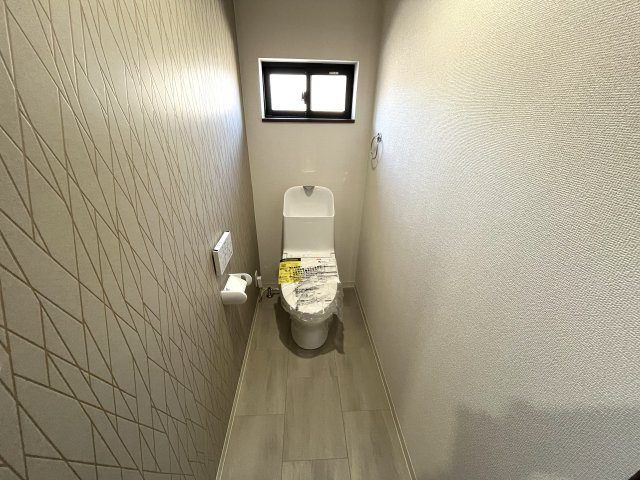 【トイレ】 | 仲介手数料無料！須恵小学校に通えるリフォーム済み中古住宅　山陽小野田市大字小野田 | ゆったりとした空間のトイレです