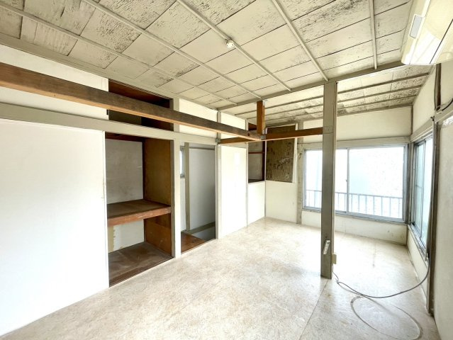 リノベ、残地撤去済×角地♪川越のコンパクト住宅の洋室|洋室です