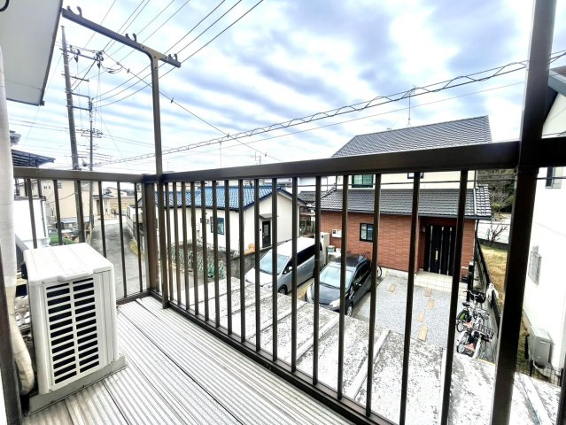 リノベ、残地撤去済×角地♪川越のコンパクト住宅のバルコニー|暖かな日差しのふりそそぐバルコニー