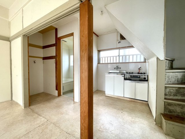 リノベ、残地撤去済×角地♪川越のコンパクト住宅のキッチン