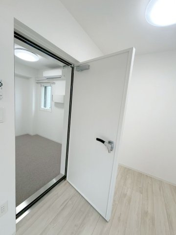 「防音マンション」クリオラモード新江古田サウンドテラスの内装|防音扉で遮音性能も◎です