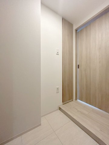 「防音マンション」クリオラモード新江古田サウンドテラスの玄関|明るい玄関です