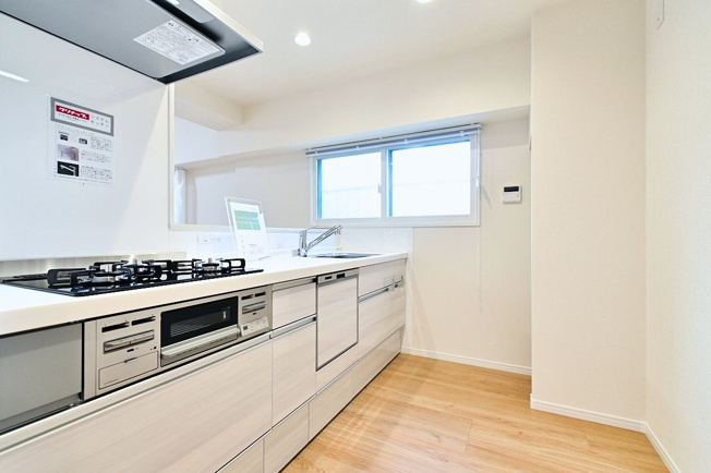 【キッチン】 | 鳥飼リバーハイツ | お料理をしながら会話を楽しめるカウンターキッチンです。食洗機付きで後片付けも楽々