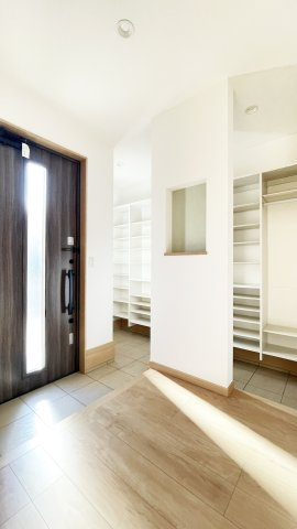 八万町川南149-5　一戸建の玄関