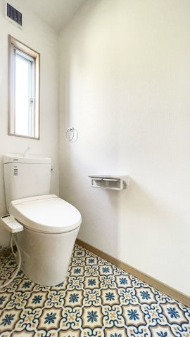 八万町川南149-5　一戸建のトイレ