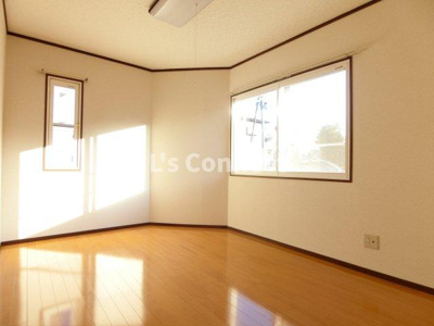 【内装】 | シャトゥＫ・Ｔ | 角部屋で２面に窓があります。