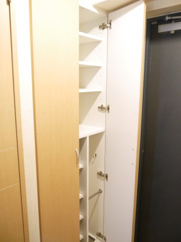 【収納】 | Verona小竹向原 | 玄関入口には、大型のシューズクローゼットがあります！多くの靴を整頓できます。