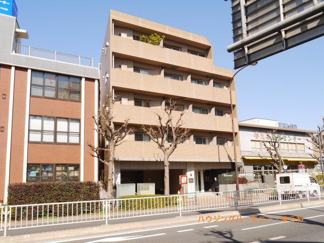 【外観】 | Verona小竹向原 | 陽光浴びる外観がシンプルな外観をより際立たせ、人々の記憶に存在感を植え付けます。