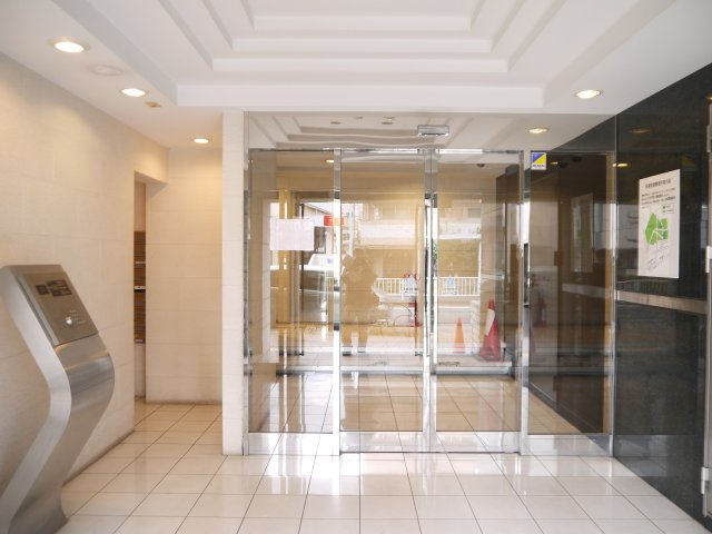 【その他共用部分】 | Verona小竹向原 | 清潔感と歓迎感があるエントランスホールとなります。