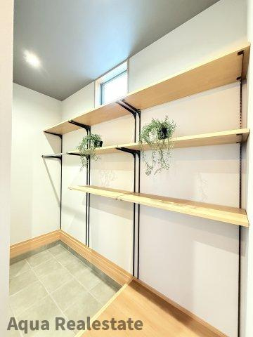 オール電化デザイナーズハウス高松市六条町④の玄関|専用の収納スペースです　※同仕様モデルハウス画像