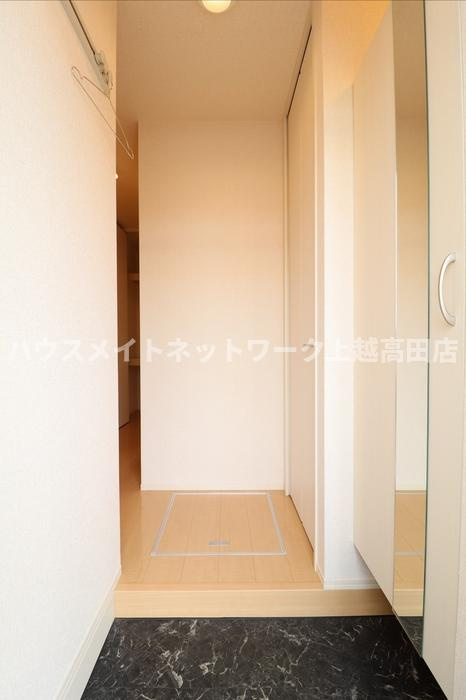 ガルリ・ポーズの玄関|玄関（参考101号室反転タイプ）