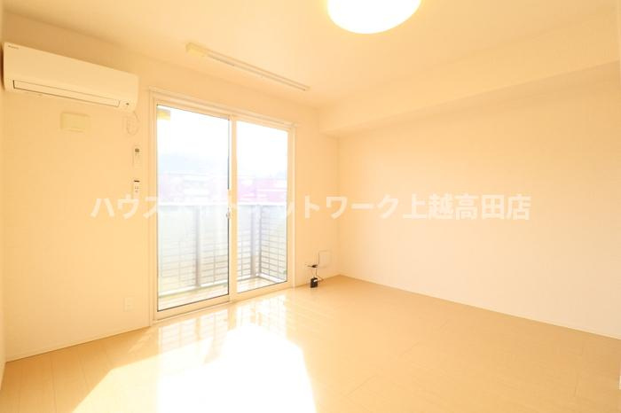 ガルリ・ポーズの居間・リビング|ＬＤＫ（参考101号室反転タイプ）