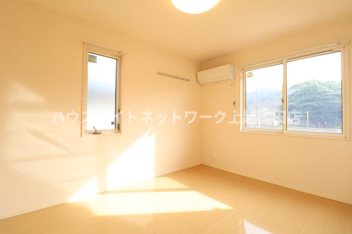 ガルリ・ポーズの洋室|洋室（参考101号室反転タイプ）