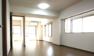 エスカイア久米川の居間・リビング