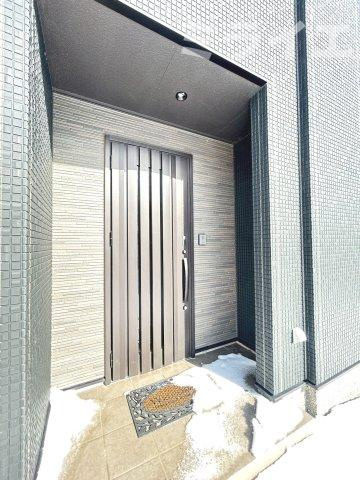 【新築戸建】江別市東野幌町7棟のエントランス