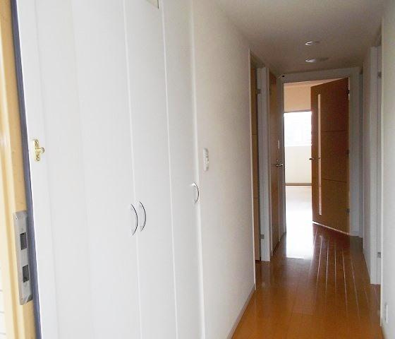 レヴィールヒルズ入間リバービューの玄関