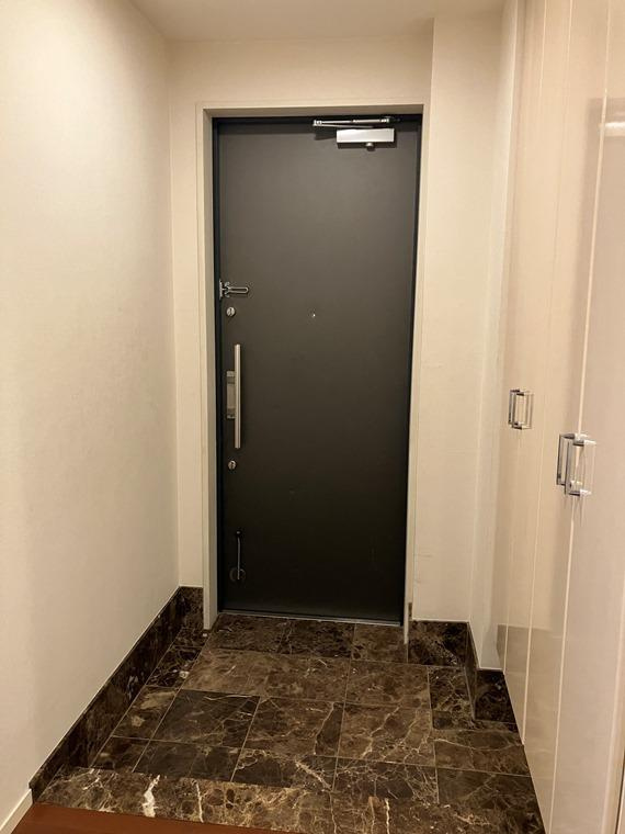 グローリオ駒沢大学の玄関