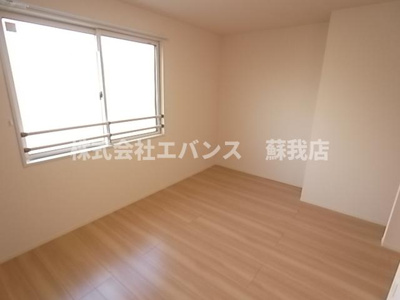 【寝室】 | ラテル | 広くて明るい寝室