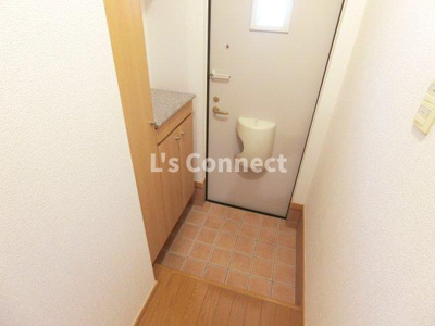 【玄関】 | プロムナードＡ | 背の高い下駄箱で靴も収納できます。