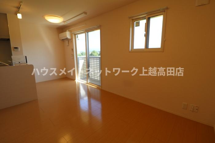 葵 Ｂの居間・リビング|居室・リビング（参考201号室反転室内写真）