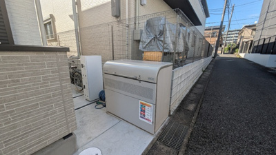 ゴミ置場は敷地内です。宅配BOXもあり！