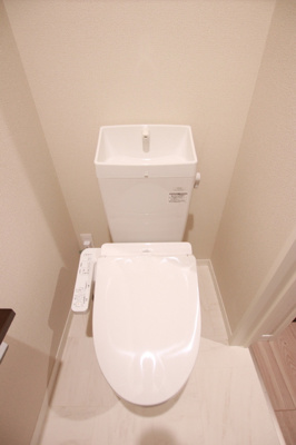 ★落ち着ける独立したトイレスペース★