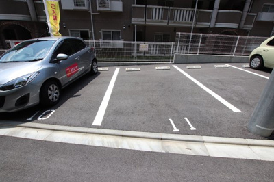 ★敷地内駐車場★（有料・要空き確認）