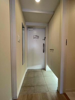 【玄関】 | クロスレジデンス白金高輪 | 玄関　※2022年4月撮影