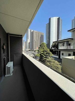 【バルコニー】 | クロスレジデンス白金高輪 | バルコニー　※2022年4月撮影