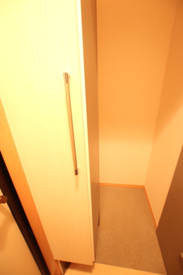 奥行きのある容量たっぷりな下駄箱設備