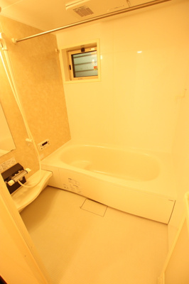 追焚機能・浴室乾燥機付きのバスルーム