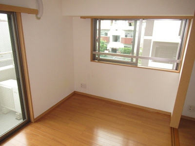 【居間・リビング】 | ルミエール池袋要町 | 洋室（4.8畳）別角度　 ※前回募集2019年2月撮影の写真