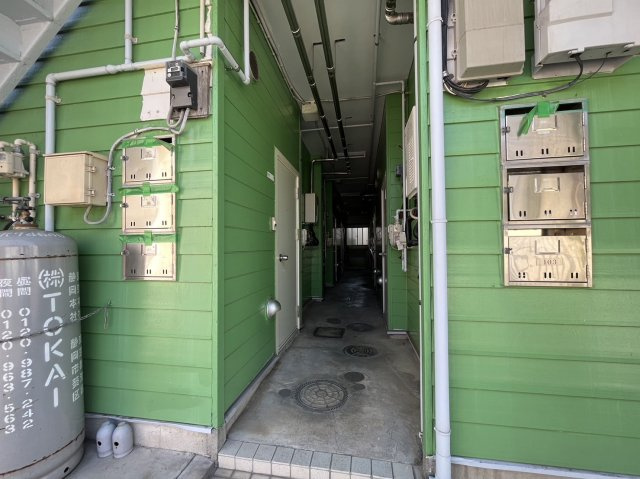 ジュネパレス和美のエントランス